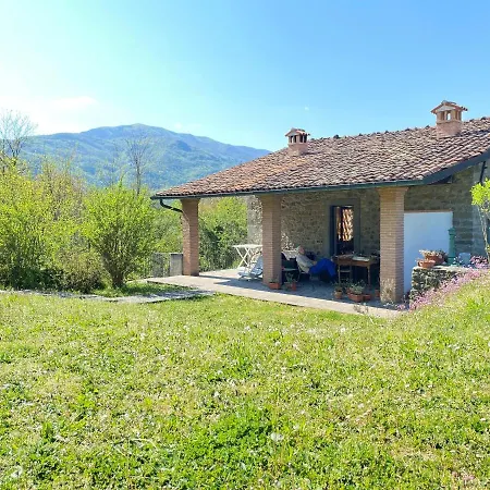 Comfortable House With Pool In Vakantiehuis Castelnuovo di Garfagnana