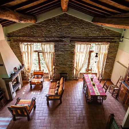 Vakantiehuis Comfortable House With Pool In Castelnuovo di Garfagnana