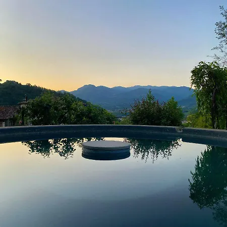 Vakantiehuis Comfortable House With Pool In