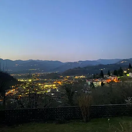 Vakantiehuis Comfortable House With Pool In